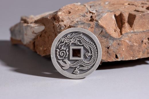 矩德泉坊 纯银手作   太平珠宝背龙纹（2.8厘米版）575 商品图6