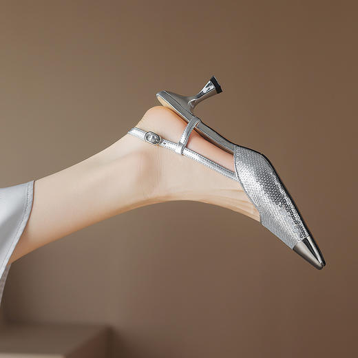 个性百搭，平头珠片拼接牛皮后空凉鞋DB-M5610 商品图11