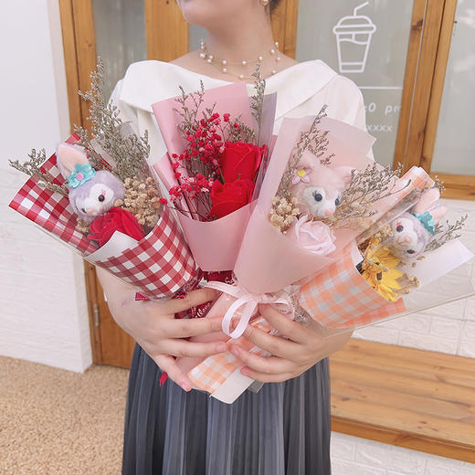 送贺卡手提袋【一朵花的浪漫永不过时！】多款花语，独特设计任选！节日精选手捧花永生花送礼装，520情人节六一儿童节母亲节礼物，琳娜贝尔星黛露卡通满天星干花束sh 商品图2