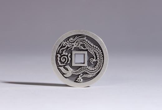 矩德泉坊 纯银手作   太平珠宝背龙纹（2.8厘米版）575 商品图1