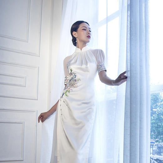 荷言HEYEN含露 明星同款余霜手工盘金绣花真丝旗袍  高端定制时装周大秀 商品图1