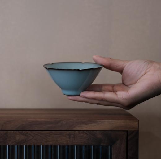 【仿南宋官窑】品茗杯/主人杯，粉青釉 50-100ml， 多款仿古器型，庄重典雅、沉静大气，还原南宋经典美学，紫口铁足  自然开片 景德镇制 商品图4
