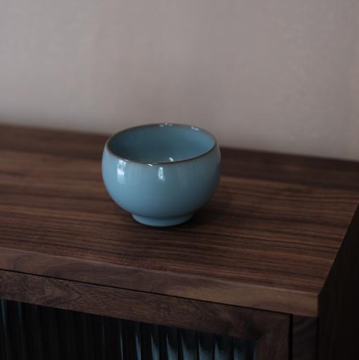 【仿南宋官窑】品茗杯/主人杯，粉青釉 50-100ml， 多款仿古器型，庄重典雅、沉静大气，还原南宋经典美学，紫口铁足  自然开片 景德镇制 商品图3
