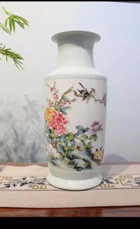 工笔粉彩富贵迎春金钟瓶