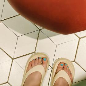 [屁侠推荐]优调  踩屎感厚底人字拖  夹脚沙滩凉拖 男女同款