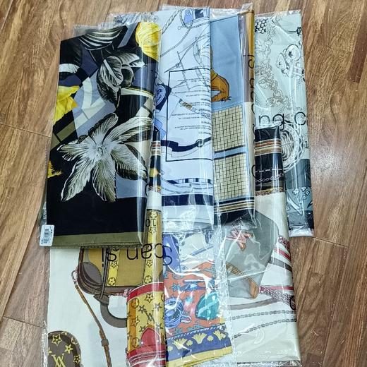 女真丝丝巾70cm 商品图0