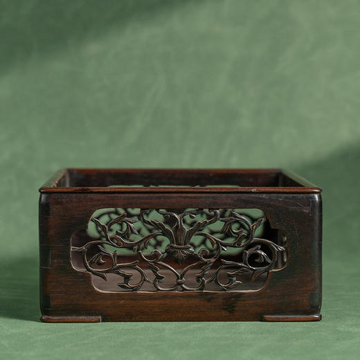 清 红木透雕卷草纹方形呈盘 商品图2