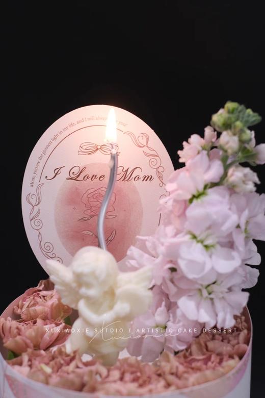 【5寸母亲节康乃馨小天使】（4层胚3层夹心，玫瑰奶油抹面+荔枝果肉夹心） 商品图3