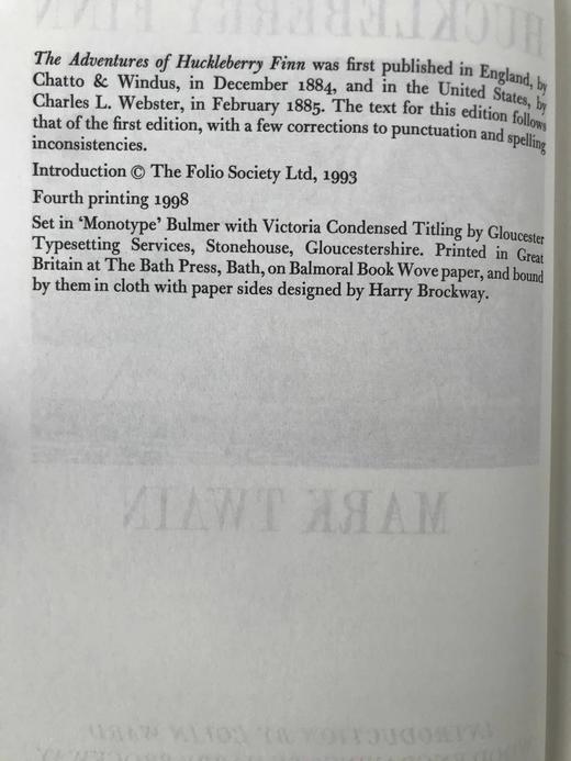 马克·吐温《哈克贝利·芬恩历险记》（1998） 15幅木版画插图 精装18开带书匣 商品图3