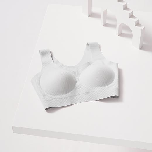 轻盈聚拢 无钢圈无痕背心式内衣一片式文胸 让这个夏天更加清凉透气 商品图6