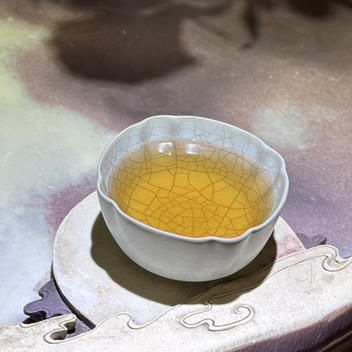 中国红茶｜【千岁单株】千年野生古树单株红茶，江山如此多娇瓷罐装，珍稀古树绝代风华，乌润肥美兰香蜜韵气韵荡漾心田～汤色金黄明亮，滋味鲜醇甜爽，暖心愉悦，活色生香，怡然自得…净含量100g*1盒 商品图5