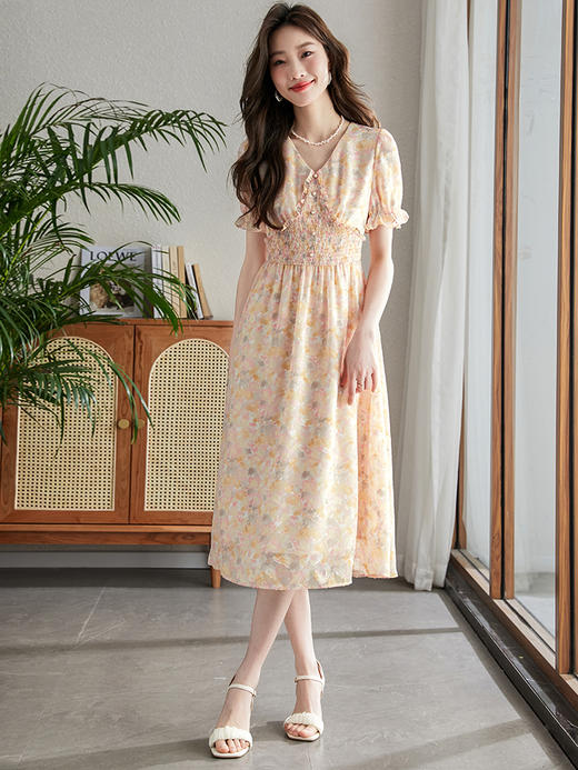【五折购】熙世界剪花雪纺碎花V领连衣裙女夏季法式浪漫温柔风气质收腰裙子 商品图0