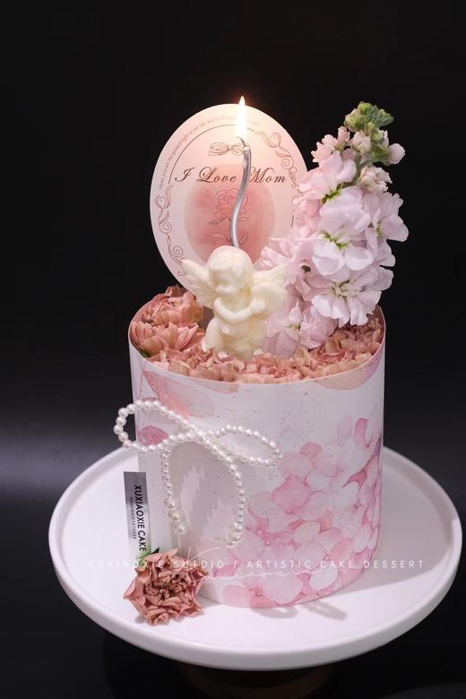 【5寸母亲节康乃馨小天使】（4层胚3层夹心，玫瑰奶油抹面+荔枝果肉夹心） 商品图1