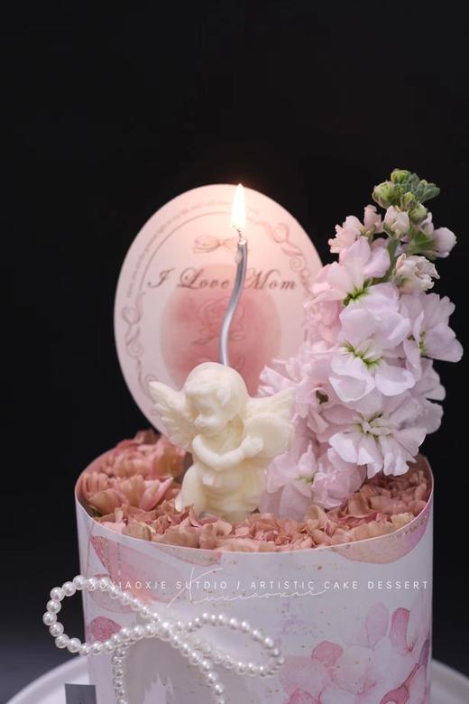 【5寸母亲节康乃馨小天使】（4层胚3层夹心，玫瑰奶油抹面+荔枝果肉夹心） 商品图2