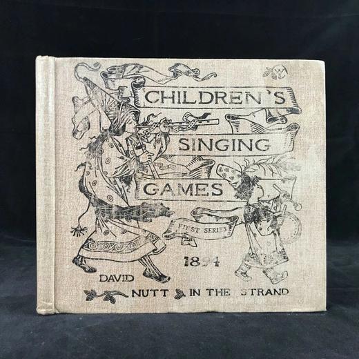 约19世纪后期 儿童歌唱游戏乐谱集 70页精美插图 布面精装18开 商品图0