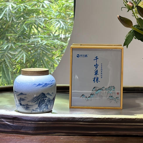 中国红茶｜【千岁单株】千年野生古树单株红茶，江山如此多娇瓷罐装，珍稀古树绝代风华，乌润肥美兰香蜜韵气韵荡漾心田～汤色金黄明亮，滋味鲜醇甜爽，暖心愉悦，活色生香，怡然自得…净含量100g*1盒 商品图2