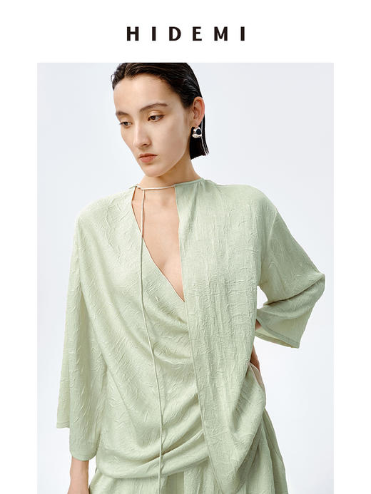 HIDEMI 浮雕褶皱艺术缎面不对称绑带设计感三件套 露背上衣/中短裤/半身裙 商品图5