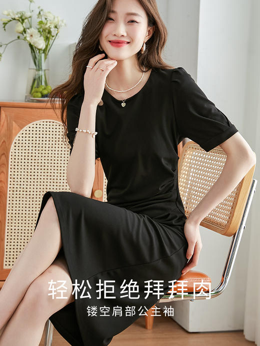 【专属特价】熙世界黑色气质通勤连衣裙女短袖2025年夏季新款抽褶收腰显瘦裙子 商品图1