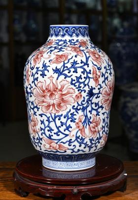 青花釉下红花生瓶