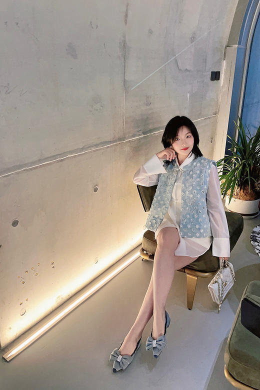 2023春夏醉潮流醉火🔥的牛仔单鞋！时髦潮流的花粉B备！①蝴蝶结饰扣2cm尖头低跟单鞋 ②方扣闪钻5cm粗跟中跟 花痴千挑万选2款舒适时髦优雅款式！牛仔复古潮流百搭显白！助力花粉23春夏时髦出行！ 商品图5