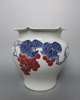 青花葡萄纹花口罐