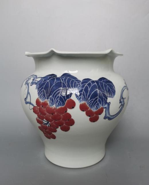 青花葡萄纹花口罐 商品图0