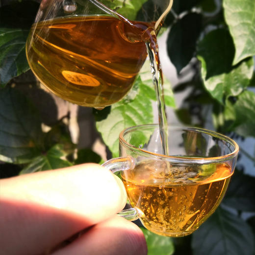 2005年易武同兴号普洱茶生茶357克陈年岁月普洱 商品图1