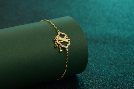 新款《相依》莫桑钻光辉与金银色交汇  感受双手相扣的浪漫  设计简约而不简单  体会其中双重韵味 商品图2