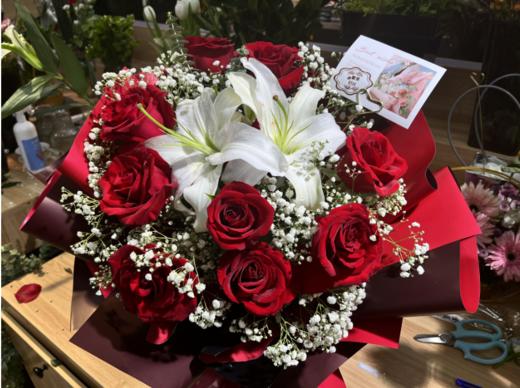 11只玫瑰满天星花束 商品图5