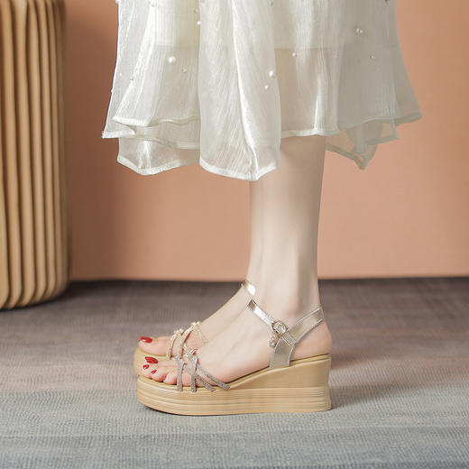 ZHR细带水钻坡跟凉鞋女2023新款韩版百搭厚底仙女一字带凉鞋 商品图7