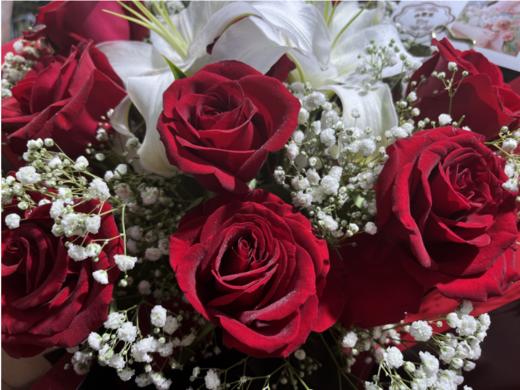 11只玫瑰满天星花束 商品图4