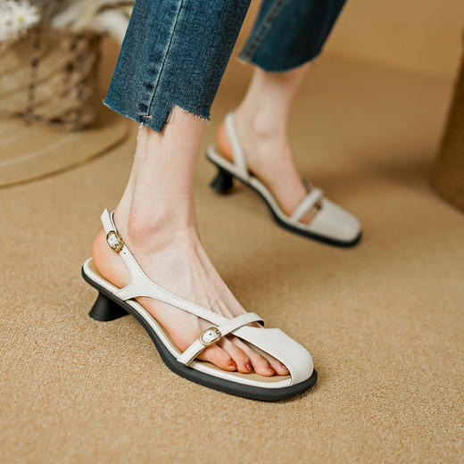 青春靓丽，舒适成型底时尚设计感个性凉鞋PS1357 商品图6