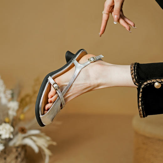 青春靓丽，舒适成型底时尚设计感个性凉鞋PS1357 商品图2