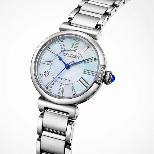 西铁城/CITIZEN小铃花贝母盘光动能花语风吟钢带时尚女表EM1060-87N 商品图3