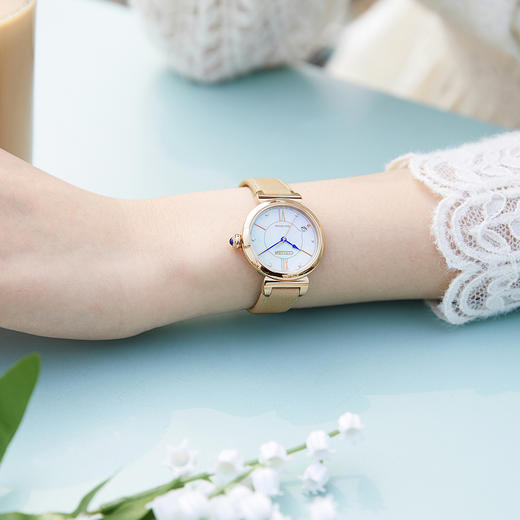 西铁城/小铃花贝母盘光动能花语风吟皮带女表EM1073-18D 商品图6