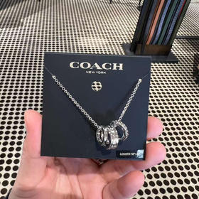 🇺🇸450包邮！银色、金色！coach新款Randell三环项链🥰✨设计太走心了！绝绝子呀💢环圈密镶水晶子超闪💫
