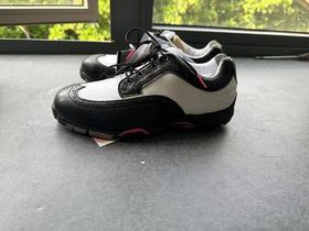 美津浓女士儿童鞋 两色入