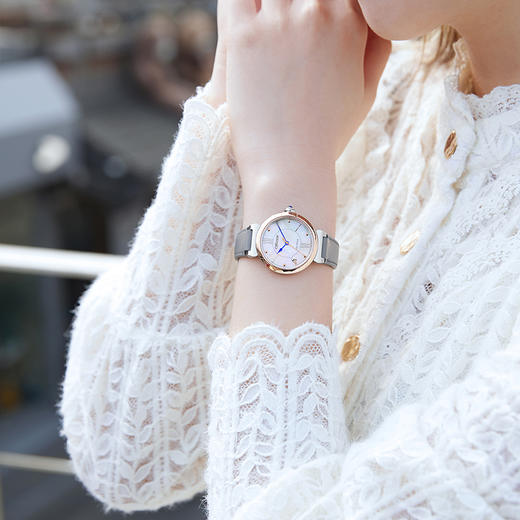 西铁城/小铃花贝母盘光动能花语风吟皮带女表EM1074-15D 商品图7