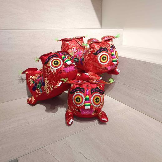 D-HZZ-4 莲花虎头枕  32厘米 商品图0