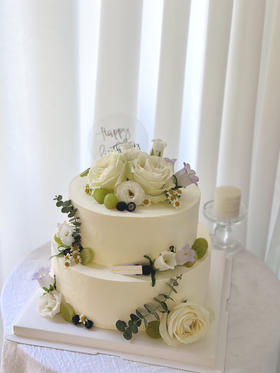 双层鲜花款蛋糕 （需要打车配送运费自理）