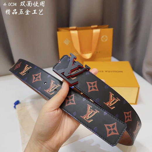 夏季特惠💰420 LV路易男士腰带 带身宽度4.0CM  简单大方 AB面搭配 双面使用 商品图3