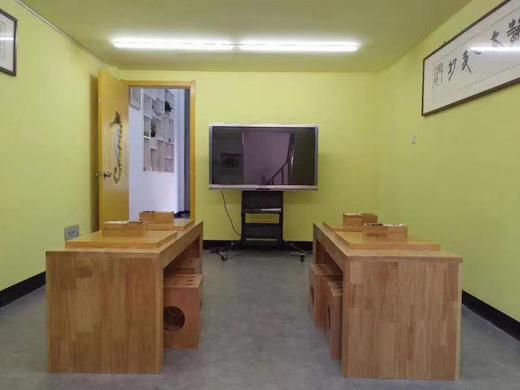 全实木橡胶木一桌四椅，1600元，不包邮。 商品图1