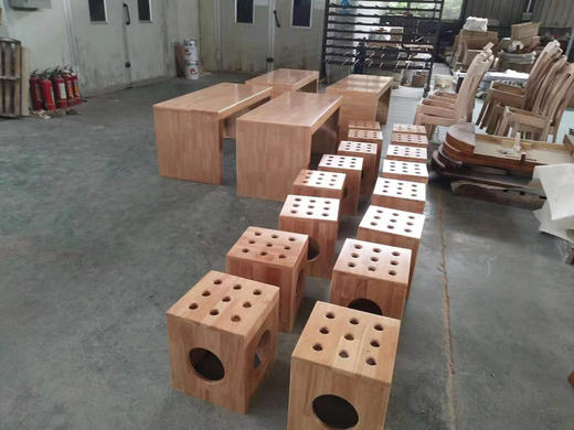 全实木橡胶木一桌四椅，1600元，不包邮。 商品图2