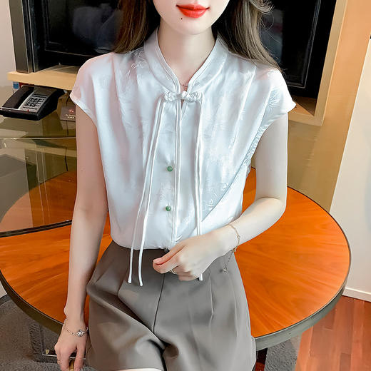 设计感轻奢，复古优雅盘扣提花上衣KQL-310H1546 商品图0