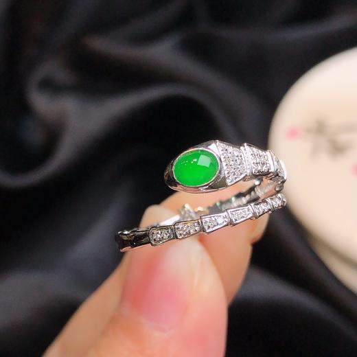 427030 翡翠蛇戒指 冰底阳绿，满色！ 18K金钻石奢华豪镶💎 高级美 整体：18.7-10.8-3.8mm 裸石:5.2-4.2-2.8mm 超值价：3900 商品图2