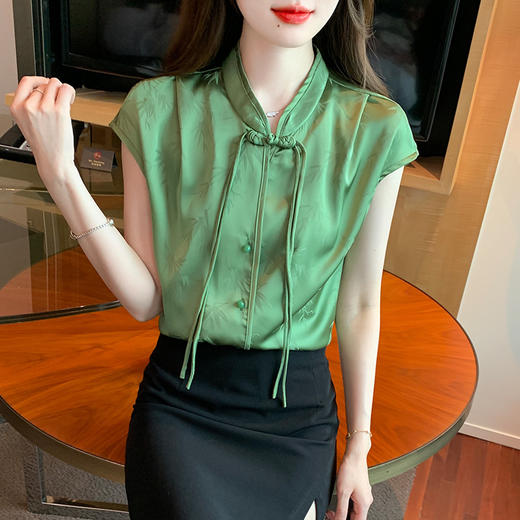 设计感轻奢，复古优雅盘扣提花上衣KQL-310H1546 商品图4