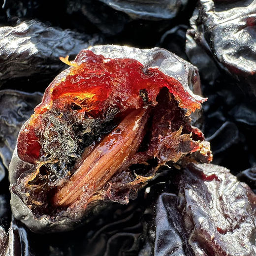 喀什【西梅干(带核)】 软糯皮薄肉厚 果香浓郁 酸甜可口 配料只有西梅果！ 商品图2