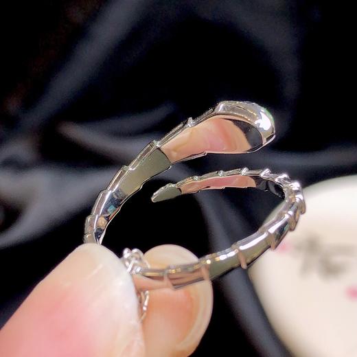 427030 翡翠蛇戒指 冰底阳绿，满色！ 18K金钻石奢华豪镶💎 高级美 整体：18.7-10.8-3.8mm 裸石:5.2-4.2-2.8mm 超值价：3900 商品图4