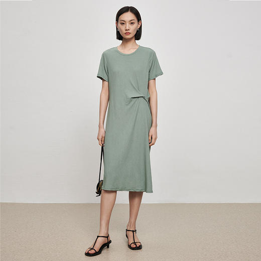 IN AND ON21973水波纹扭结连衣裙女长款优雅气质短袖圆领纯色简约长裙 商品图1