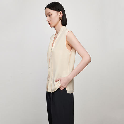 IN AND ON21210夏季新款设计感丝滑飘带衬衫女V领丝质无袖背心上衣 商品图7